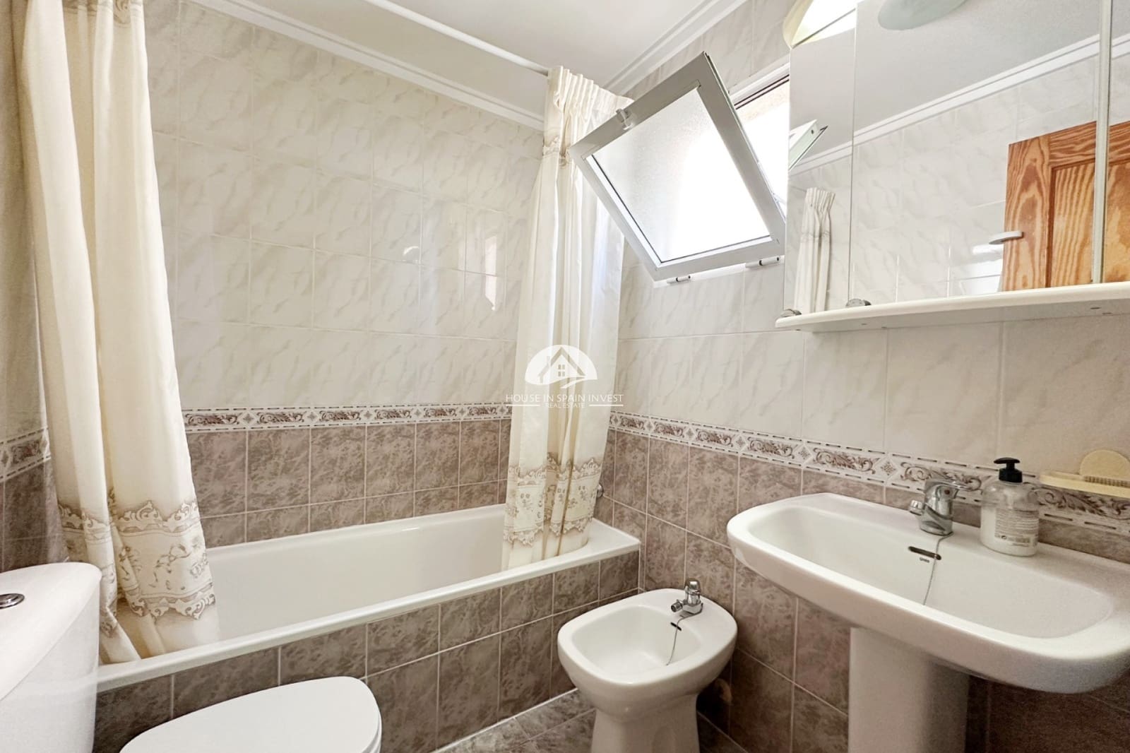 2 Zimmer Apartment zu verkaufen in Torrevieja mit Pool Garage - 149.900 € (Ref: 10158881)