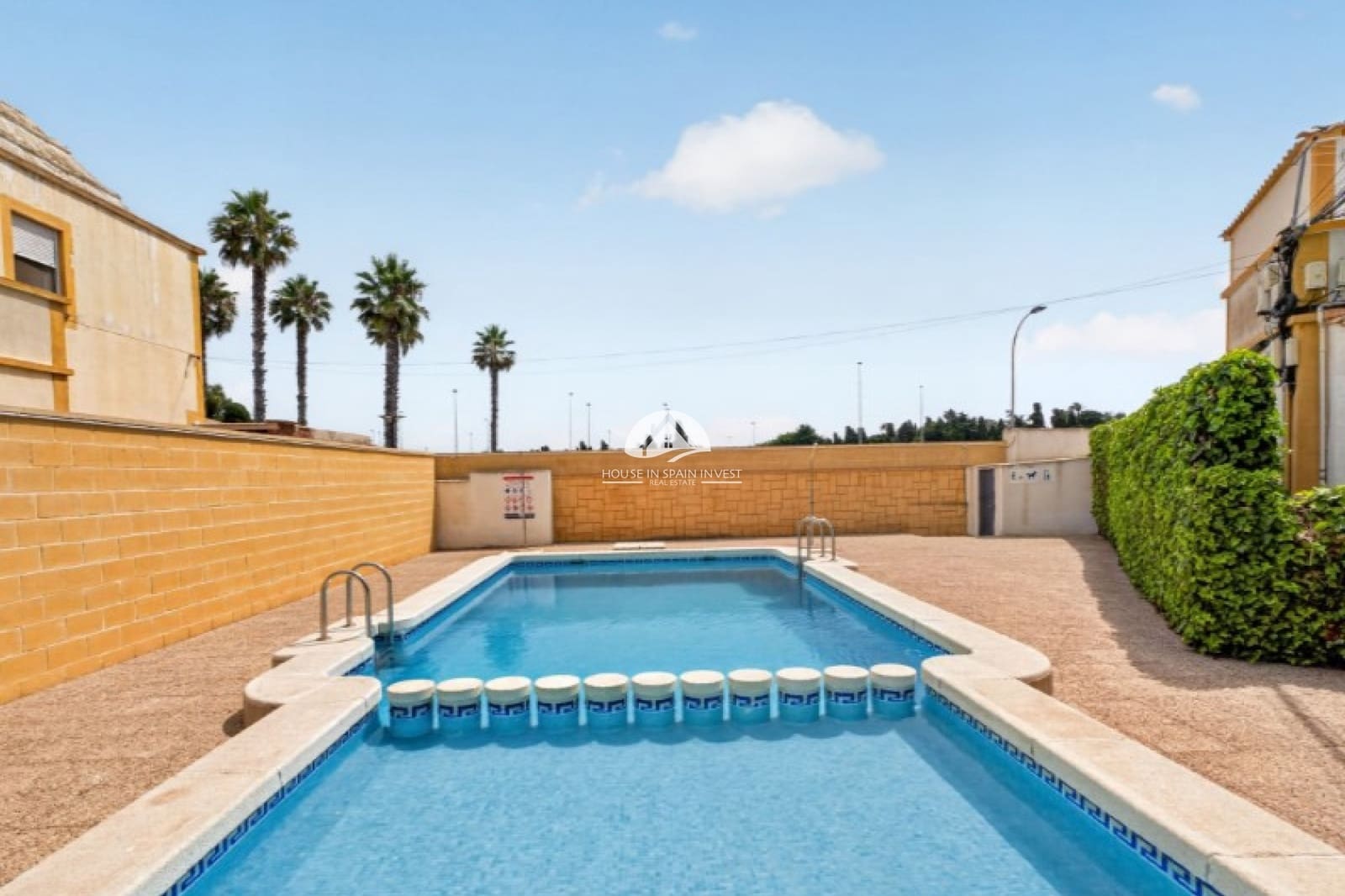 3 soveværelse Byhus til salg i Torrevieja med swimmingpool - € 199.000 (Ref: 10158884)