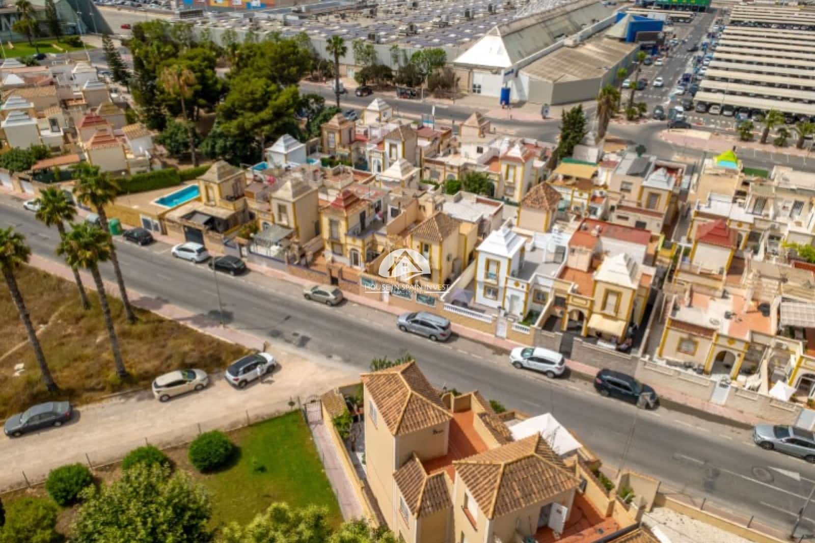 3 soveværelse Byhus til salg i Torrevieja med swimmingpool - € 199.000 (Ref: 10158884)