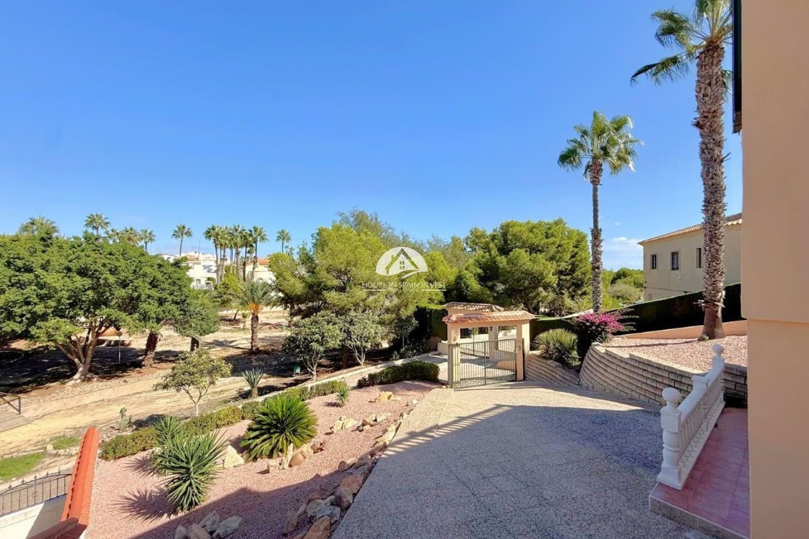 6 bedroom Villa for sale in Orihuela Costa with pool - € 475,000 (Ref: 10164140)