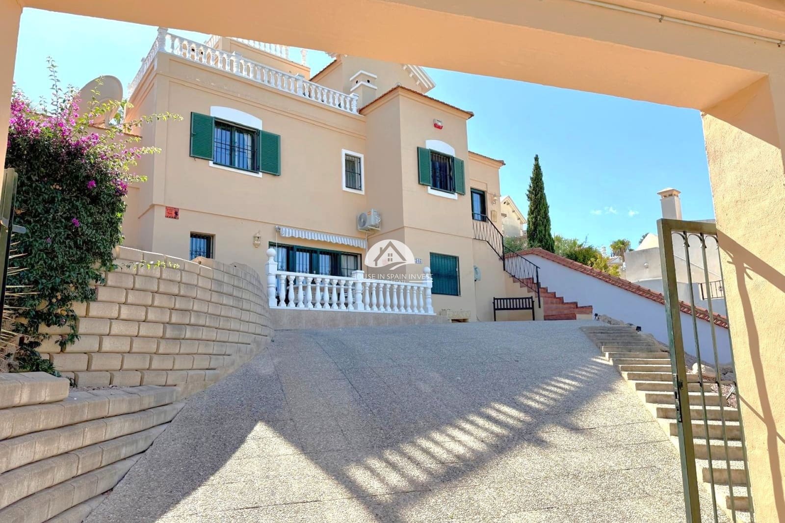 6 bedroom Villa for sale in Orihuela Costa with pool - € 475,000 (Ref: 10164140)