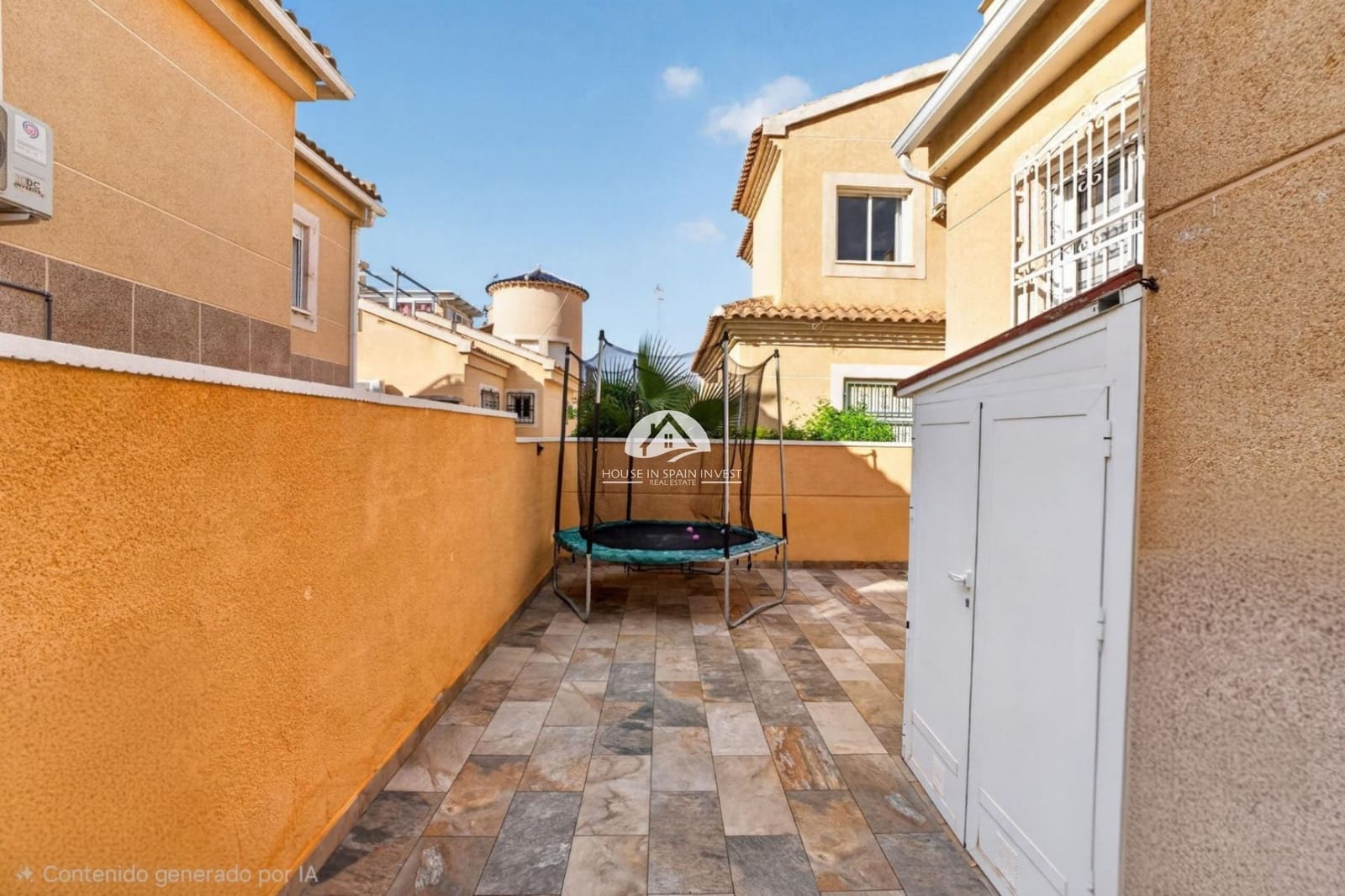 3 makuuhuone Huvila myytävänä paikassa La Florida mukana uima-altaan 
autotalli - 365 000 € (Ref: 10179633)