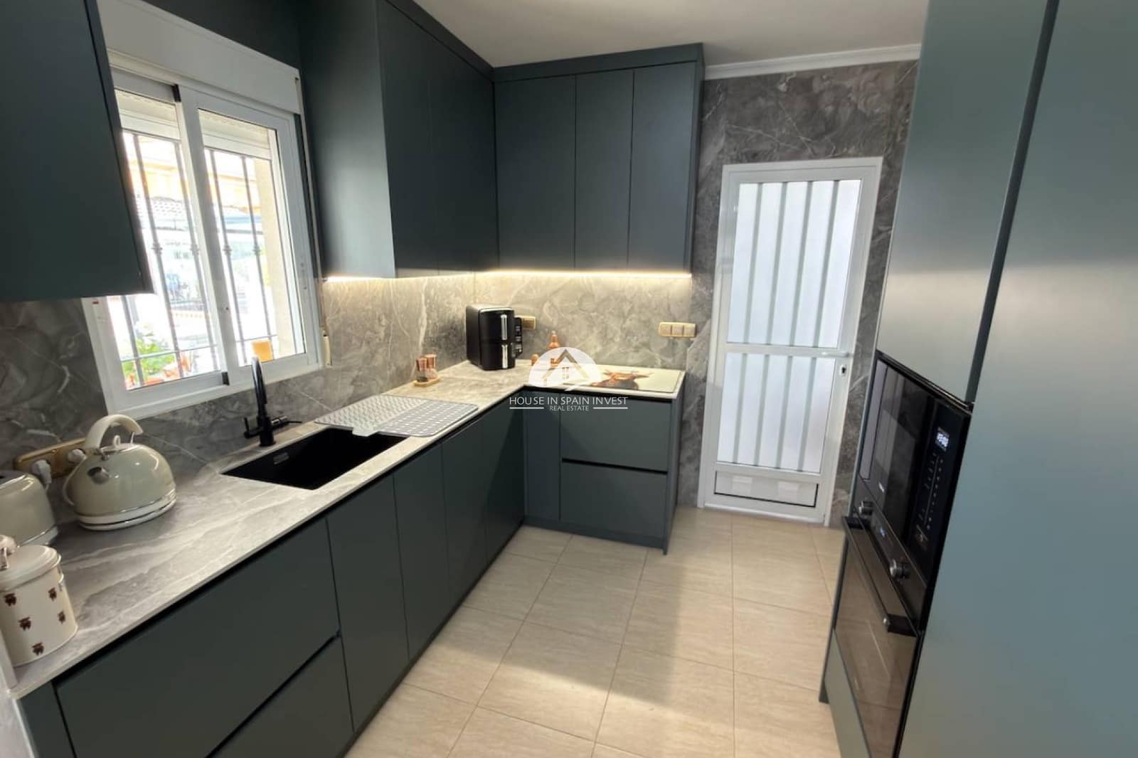 Chalet de 3 habitaciones en Los Montesinos en venta con piscina garaje - 299.995 € (Ref: 10179640)