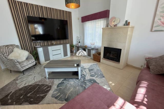 Chalet de 3 habitaciones en Los Montesinos en venta con piscina garaje - 299.995 € (Ref: 10179640)