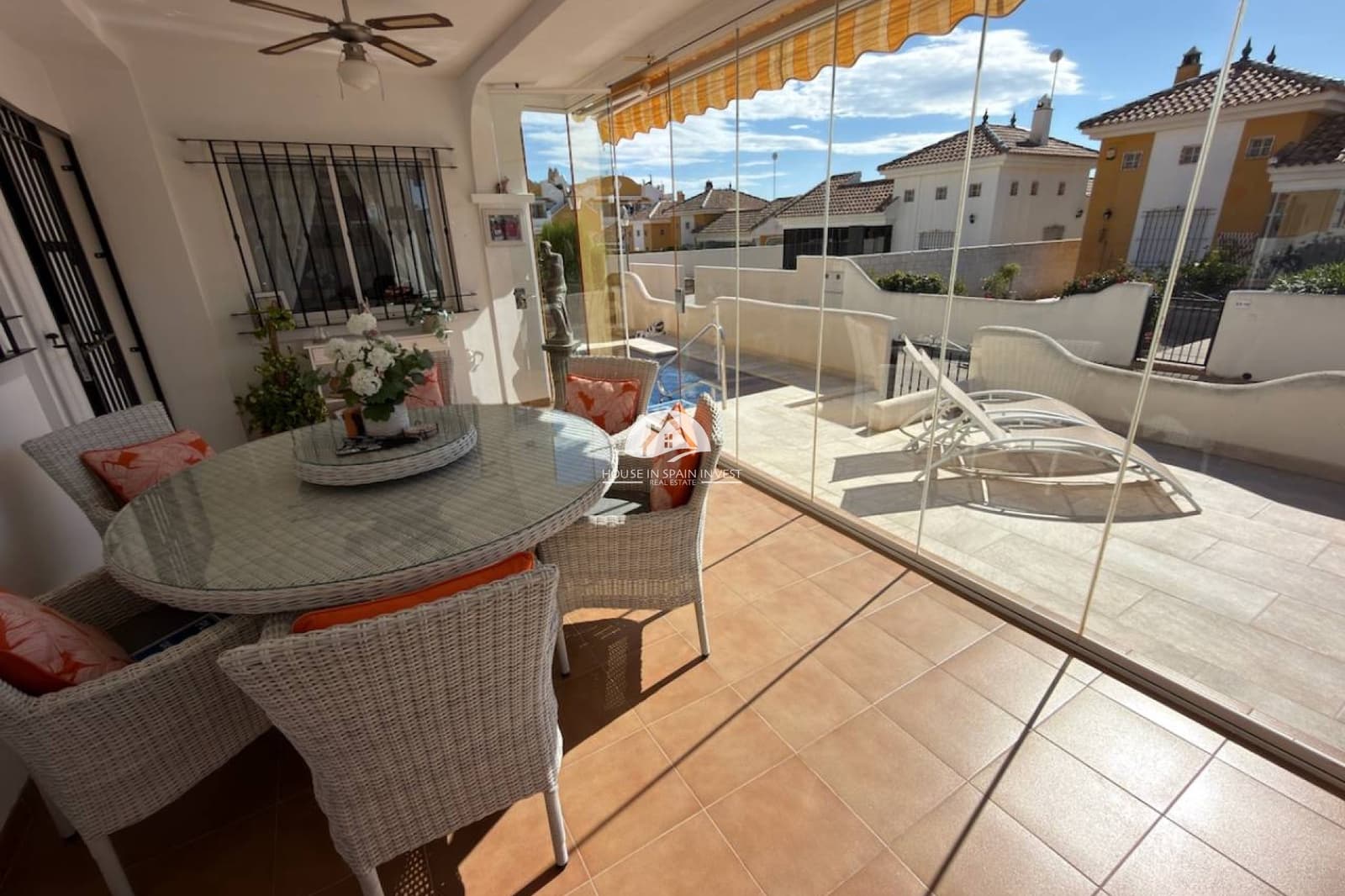 Chalet de 3 habitaciones en Los Montesinos en venta con piscina garaje - 299.995 € (Ref: 10179640)