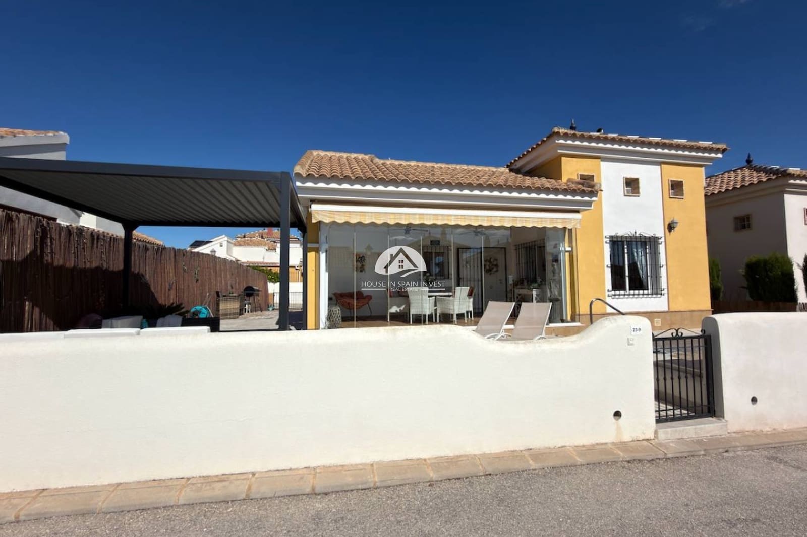 Chalet de 3 habitaciones en Los Montesinos en venta con piscina garaje - 299.995 € (Ref: 10179640)