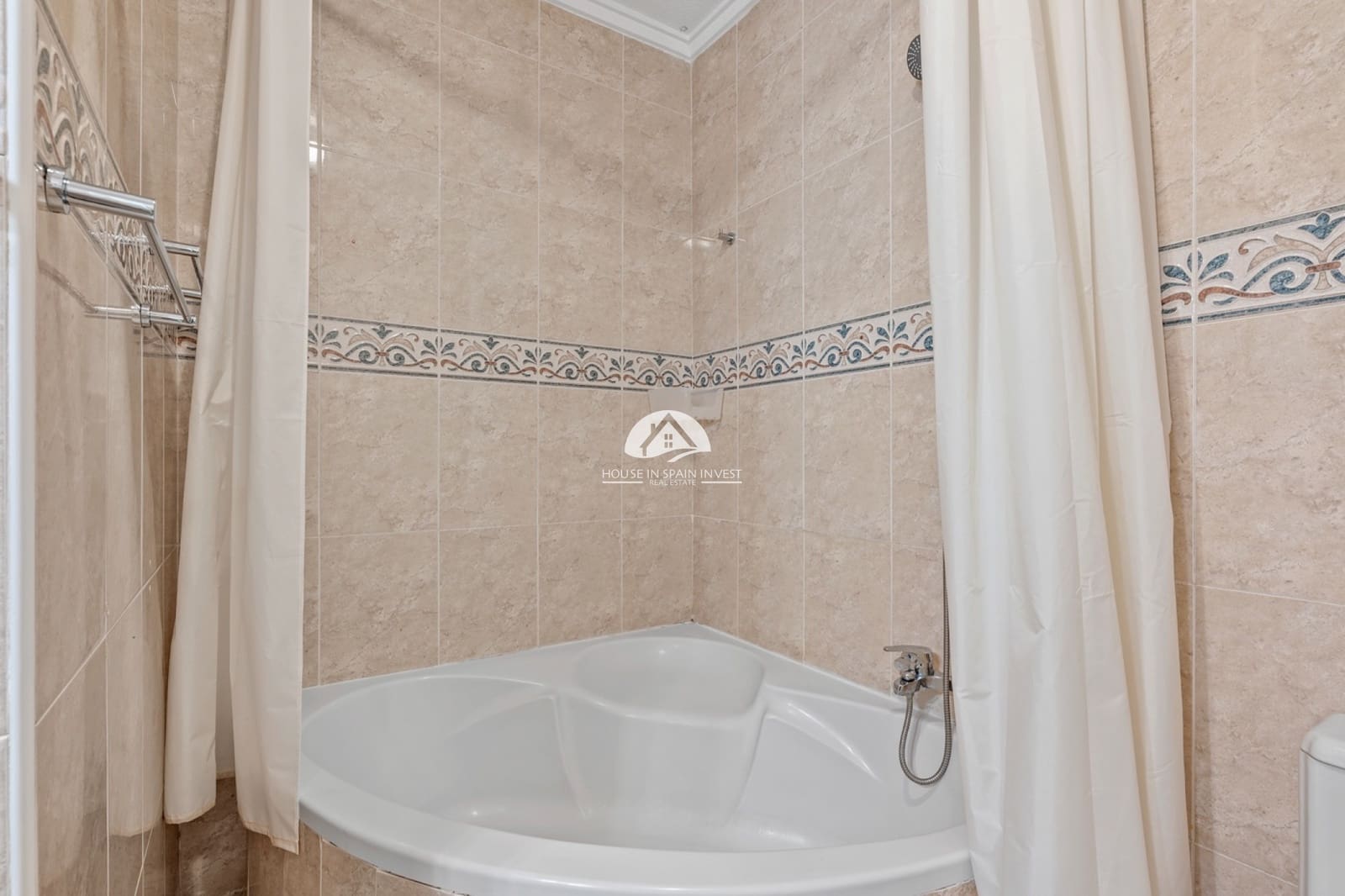 2 makuuhuone Omakotitalo myytävänä paikassa Rojales mukana uima-altaan - 165 000 € (Ref: 9759234)