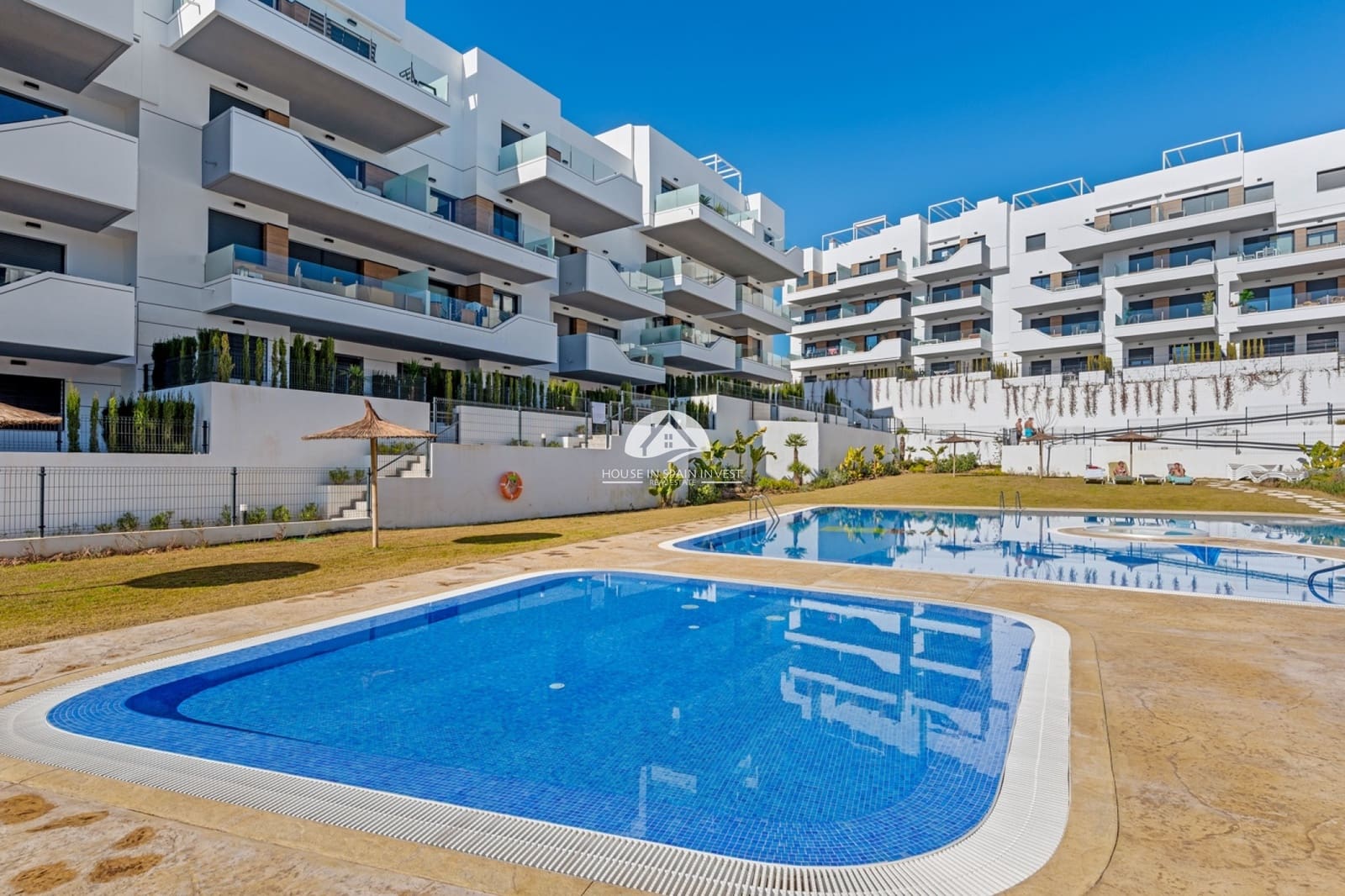 2 soveværelse Lejlighed til salg i Orihuela Costa med swimmingpool garage - € 265.000 (Ref: 9759243)