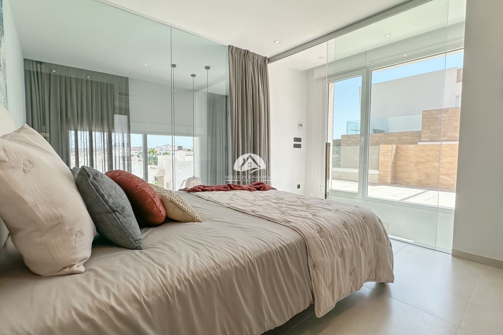 3 bedroom Townhouse for sale in Algorfa with pool garage - € 453,000 (Ref: 9759274)