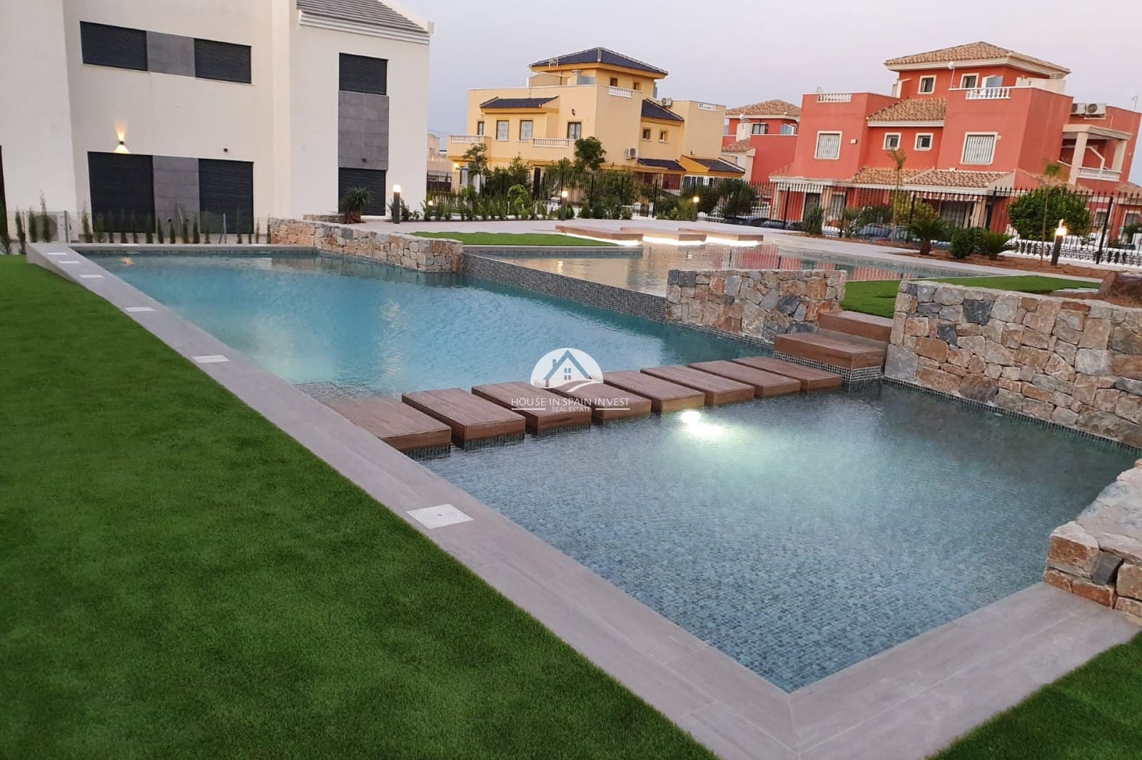 3 soverom Bungalow til salgs i Torrevieja med svømmebasseng - € 300 000 (Ref: 9759287)