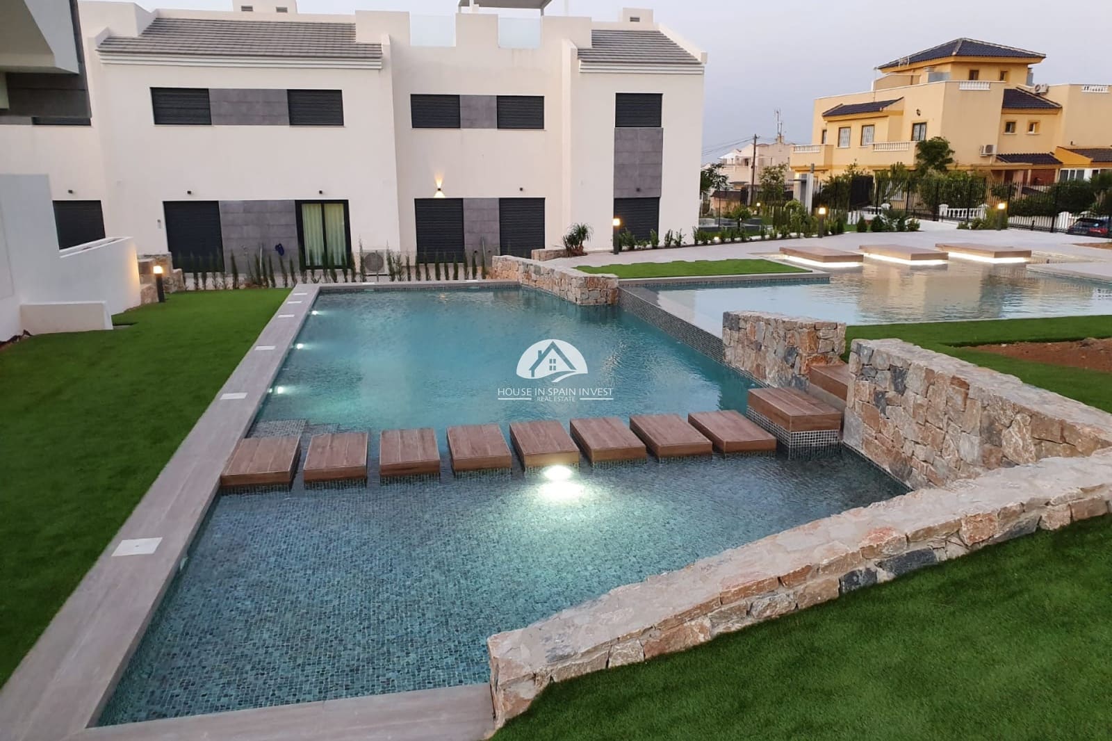 3 soverom Bungalow til salgs i Torrevieja med svømmebasseng - € 300 000 (Ref: 9759287)