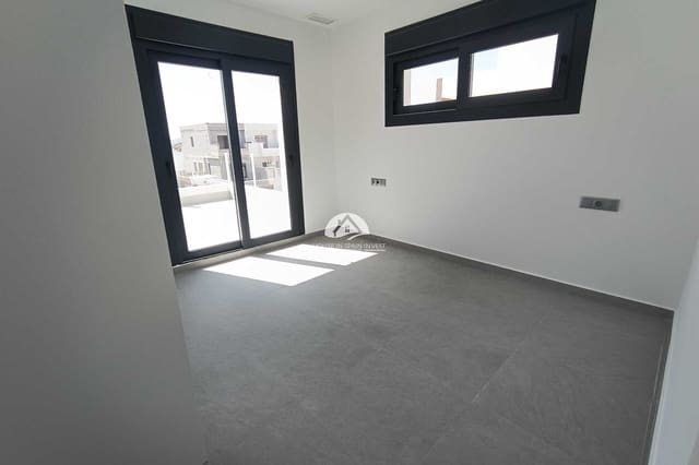 3 quarto Moradia para venda em Daya Nueva com piscina - 317 000 € (Ref: 9759291)