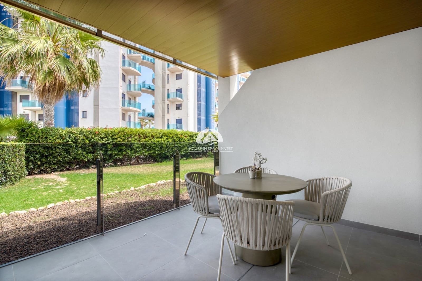 2 soverom Strandleiligheter til salgs i Punta Prima med svømmebasseng garasje - € 354 000 (Ref: 9759297)