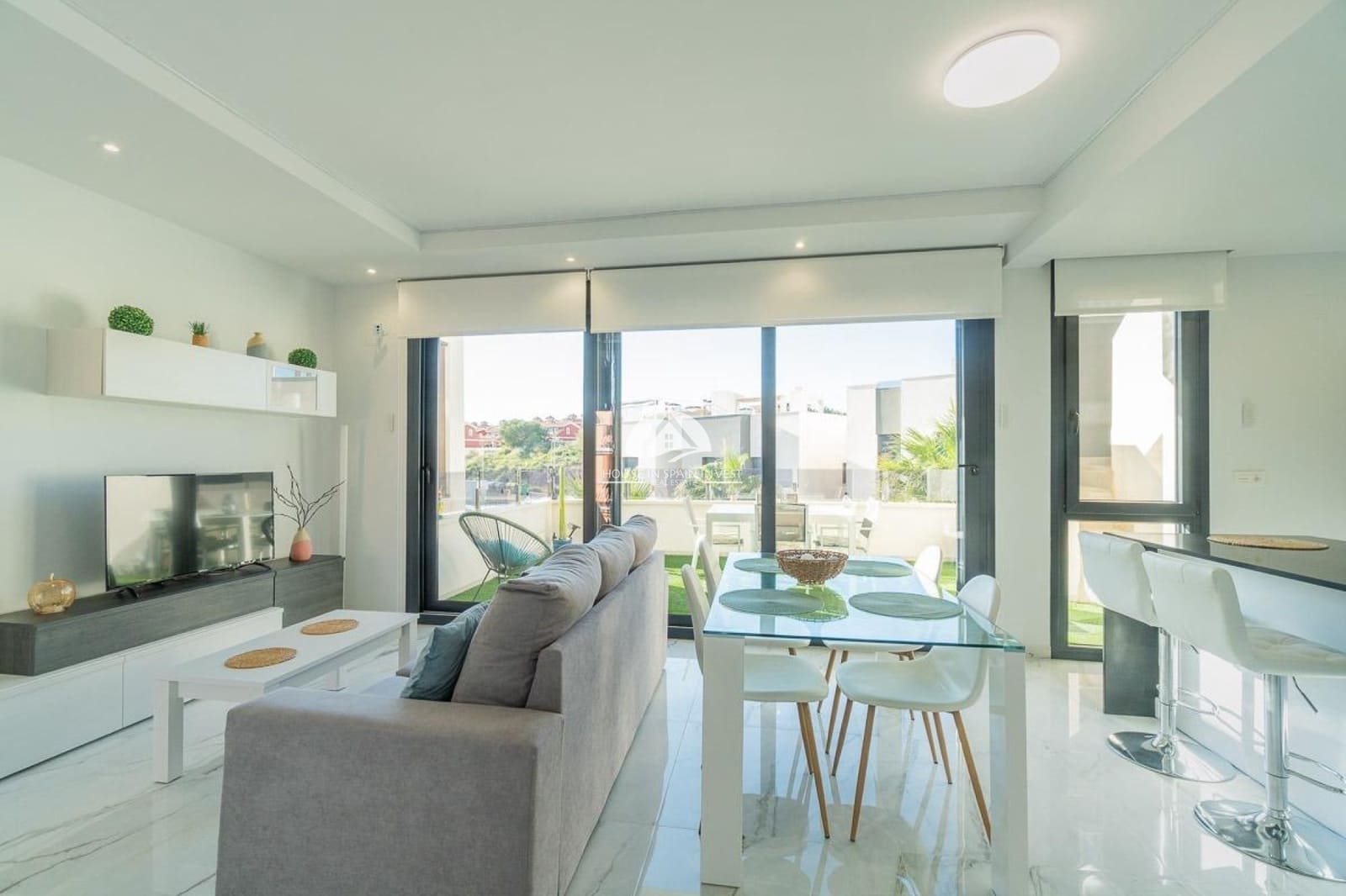 2 makuuhuone Huoneisto myytävänä paikassa Orihuela Costa mukana uima-altaan 
autotalli - 325 000 € (Ref: 9759306)