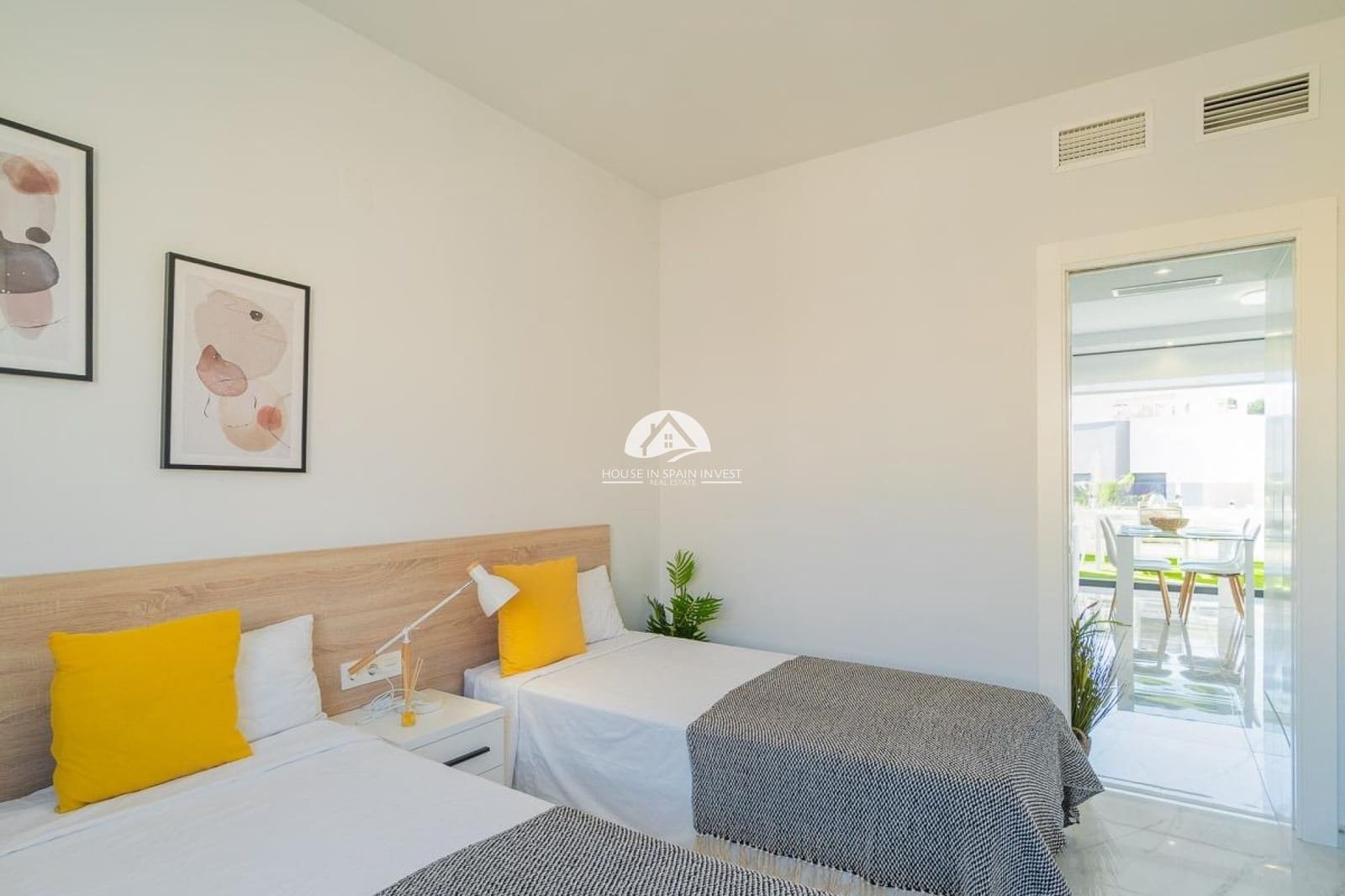 2 makuuhuone Huoneisto myytävänä paikassa Orihuela Costa mukana uima-altaan 
autotalli - 325 000 € (Ref: 9759306)