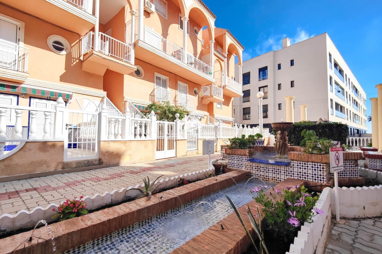 2 soverom Penthouse til salgs i La Mata med svømmebasseng - € 215 000 (Ref: 9759313)