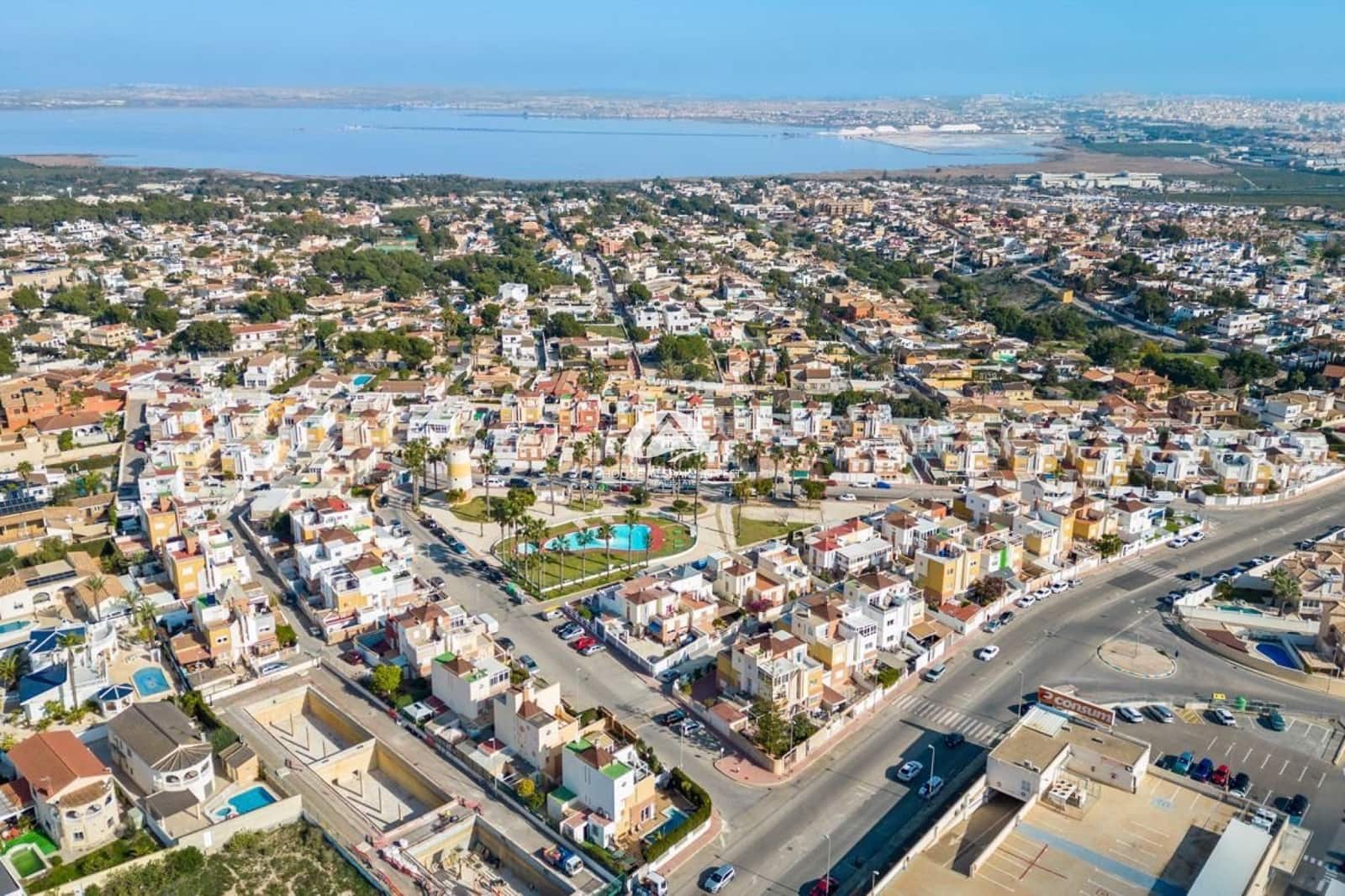 3 makuuhuone Omakotitalo myytävänä paikassa Los Altos mukana uima-altaan - 210 000 € (Ref: 9759318)