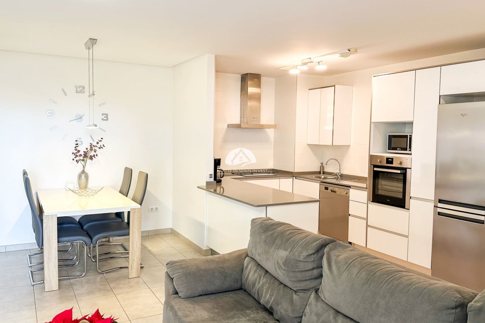 Apartamento de 2 habitaciones en Orihuela Costa en venta con piscina garaje - 220.000 € (Ref: 9769087)