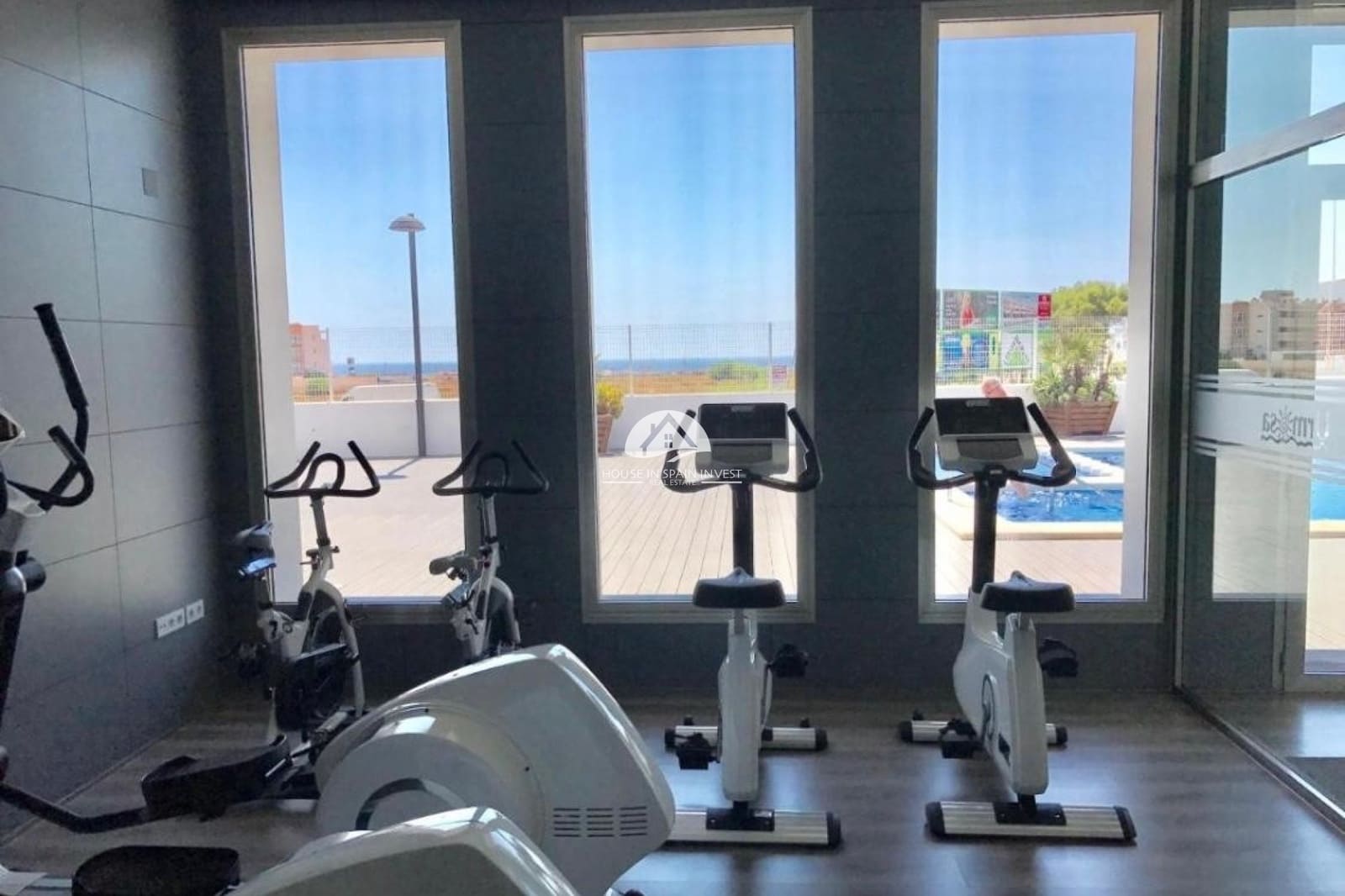 Apartamento de 2 habitaciones en Orihuela Costa en venta con piscina garaje - 220.000 € (Ref: 9769087)