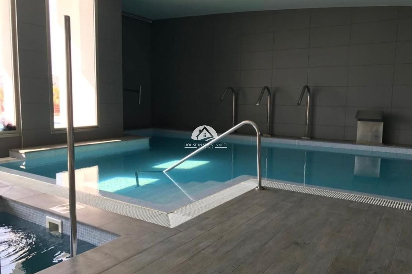 Apartamento de 2 habitaciones en Orihuela Costa en venta con piscina garaje - 220.000 € (Ref: 9769087)