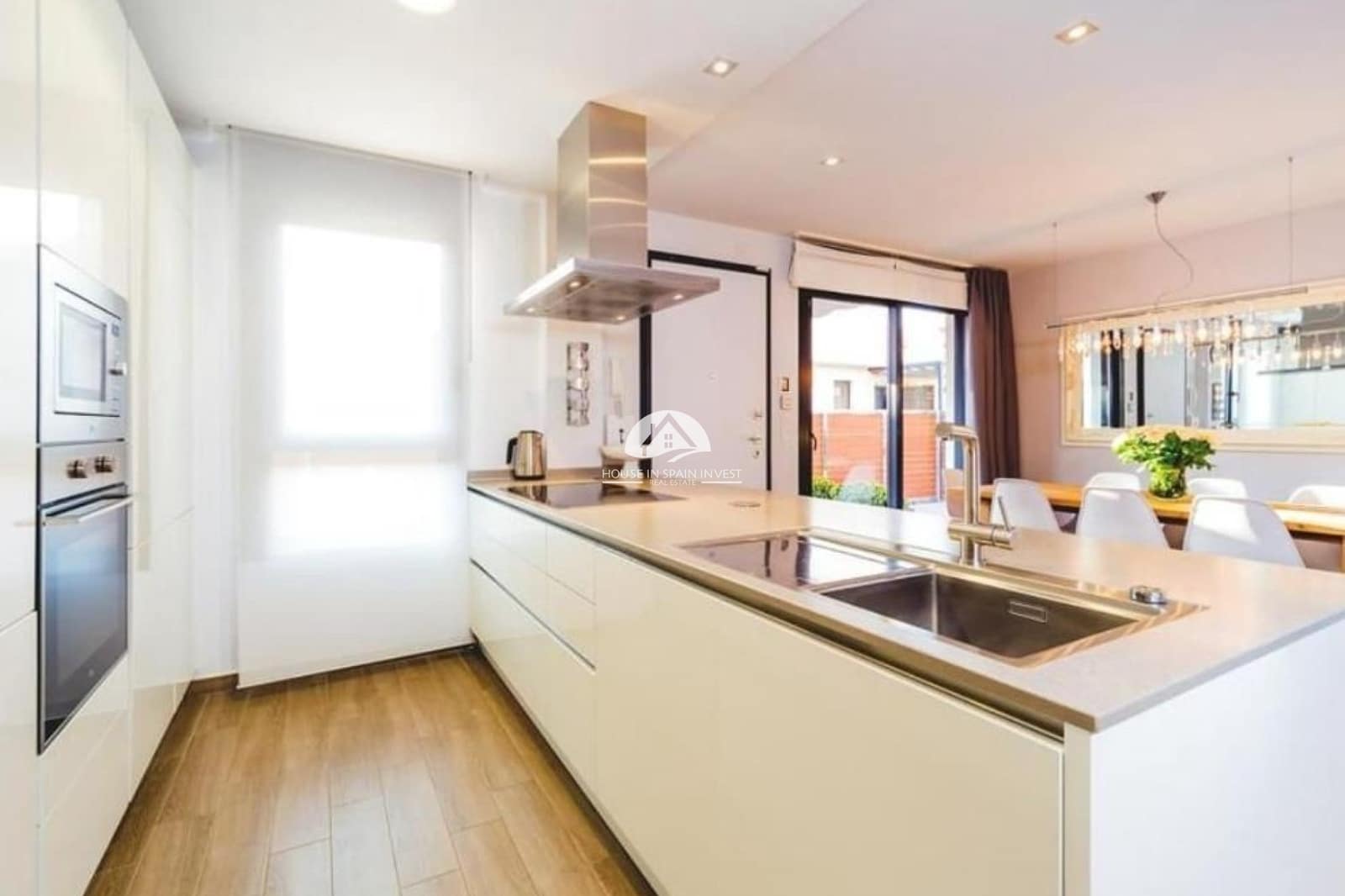 4 bedroom Villa for sale in Torrevieja with pool - € 559,000 (Ref: 9783007)