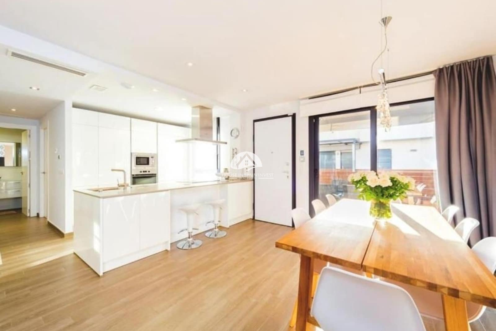 4 bedroom Villa for sale in Torrevieja with pool - € 559,000 (Ref: 9783007)