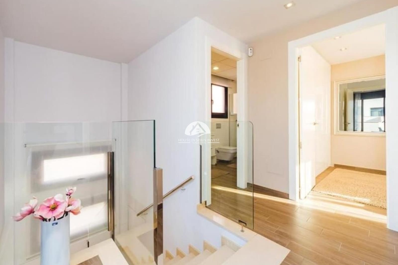 4 bedroom Villa for sale in Torrevieja with pool - € 559,000 (Ref: 9783007)