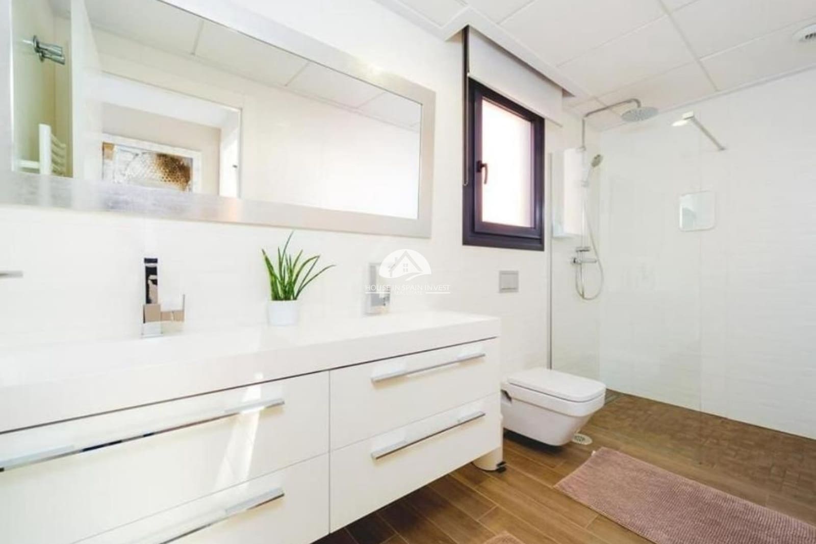 4 bedroom Villa for sale in Torrevieja with pool - € 559,000 (Ref: 9783007)