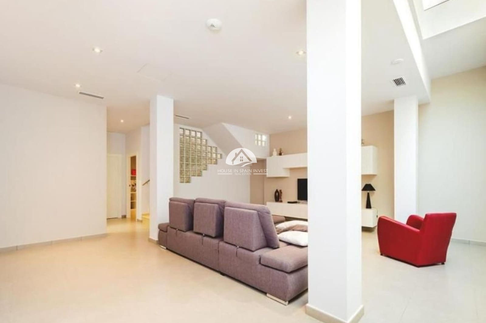 4 bedroom Villa for sale in Torrevieja with pool - € 559,000 (Ref: 9783007)