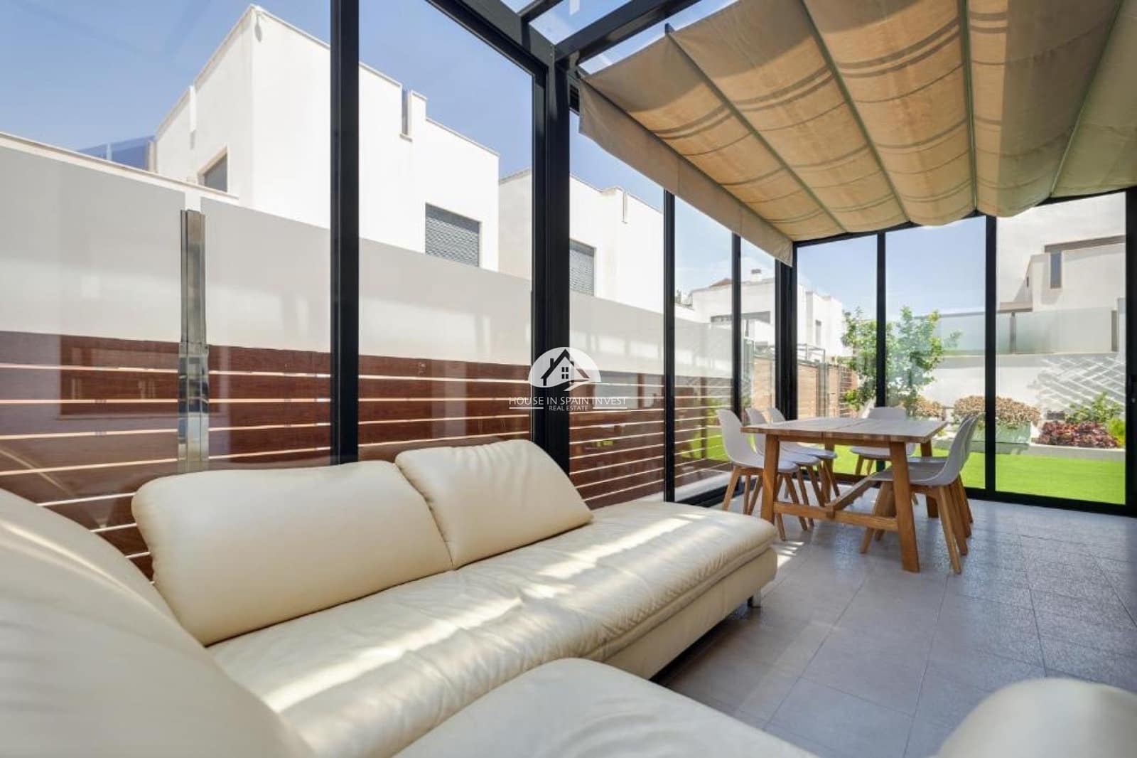 4 bedroom Villa for sale in Torrevieja with pool - € 559,000 (Ref: 9783007)