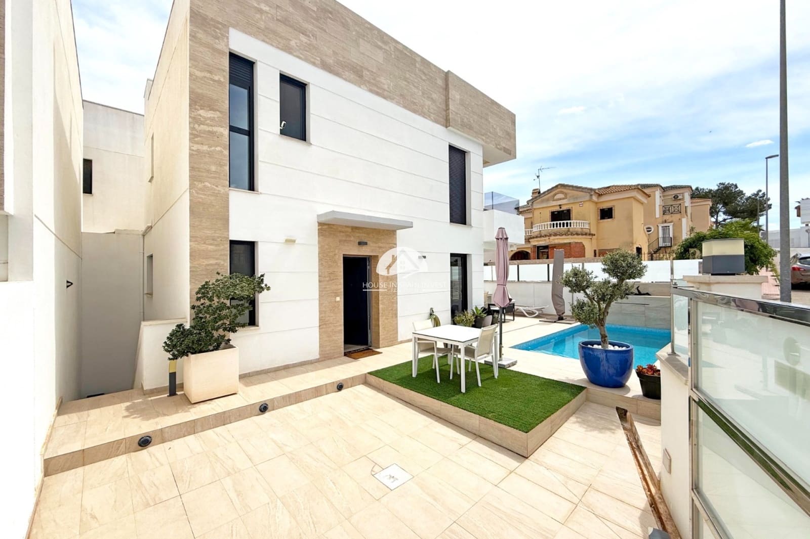 3 Zimmer Villa zu verkaufen in Orihuela Costa mit Pool - 495.000 € (Ref: 9783008)