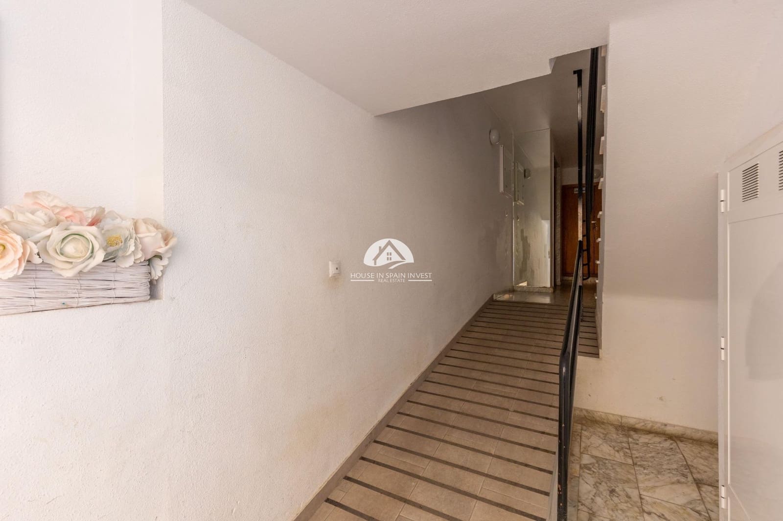 Apartamento de 2 habitaciones en Torrevieja en venta con piscina - 134.900 € (Ref: 9805702)