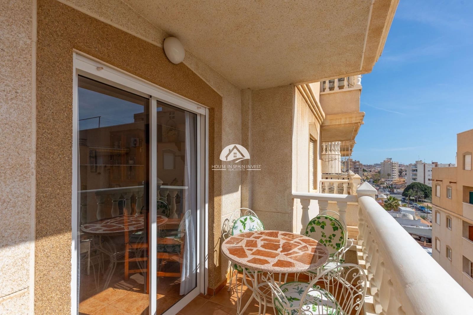 Apartamento de 2 habitaciones en Torrevieja en venta con piscina - 134.900 € (Ref: 9805702)