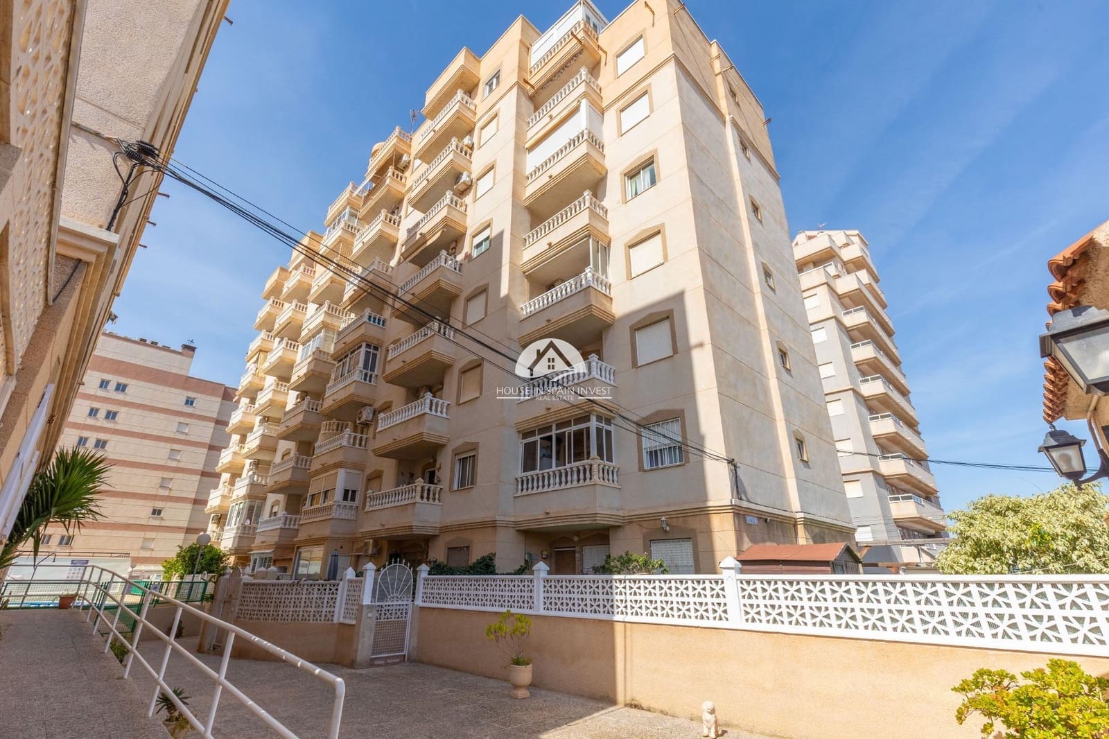Apartamento de 2 habitaciones en Torrevieja en venta con piscina - 134.900 € (Ref: 9805702)