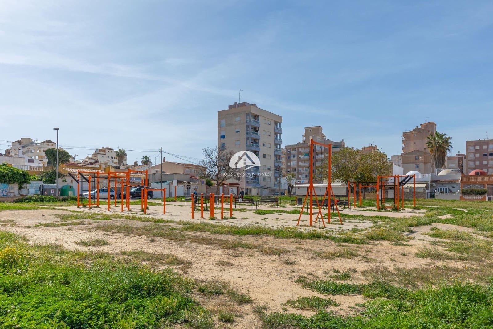 Apartamento de 2 habitaciones en Torrevieja en venta con piscina - 134.900 € (Ref: 9805702)