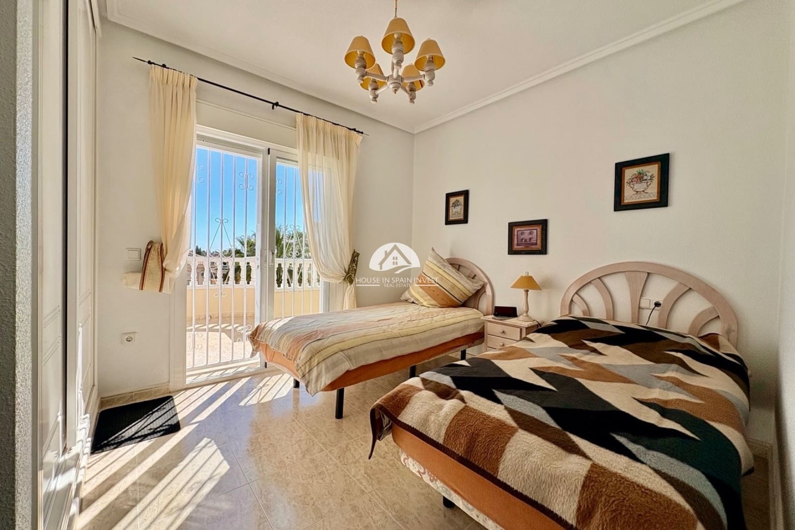 2 slaapkamer Rijtjeshuis te koop in Ciudad Quesada met zwembad - € 185.000 (Ref: 9805703)