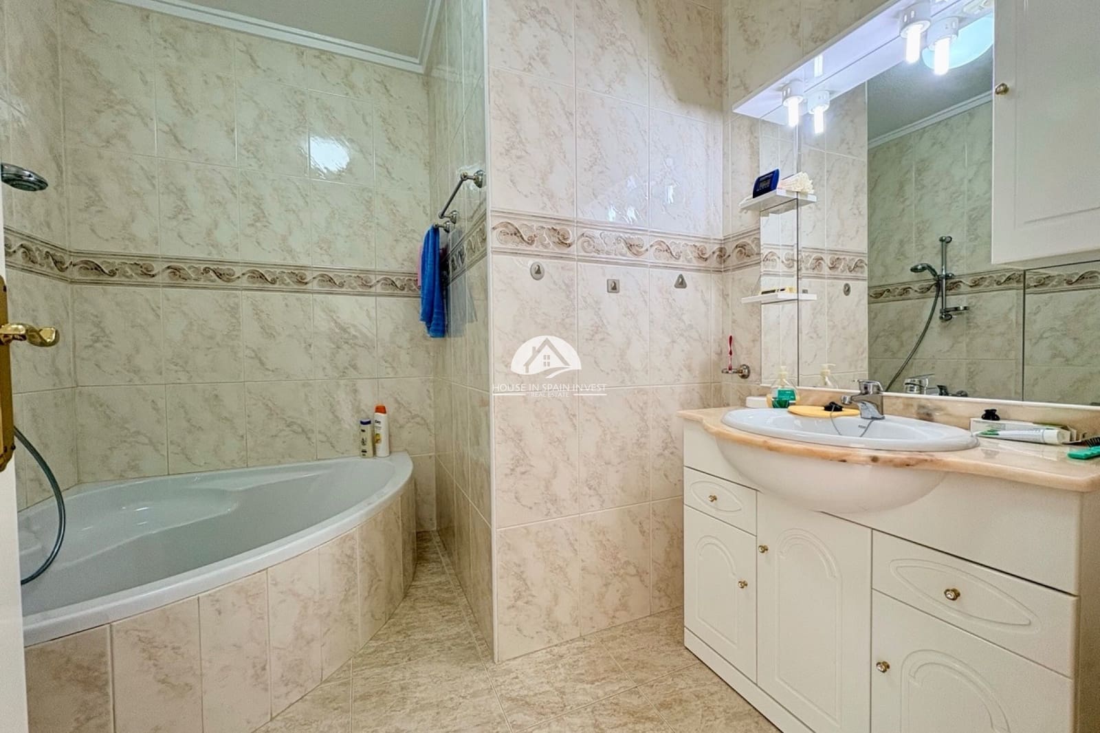 2 slaapkamer Rijtjeshuis te koop in Ciudad Quesada met zwembad - € 185.000 (Ref: 9805703)