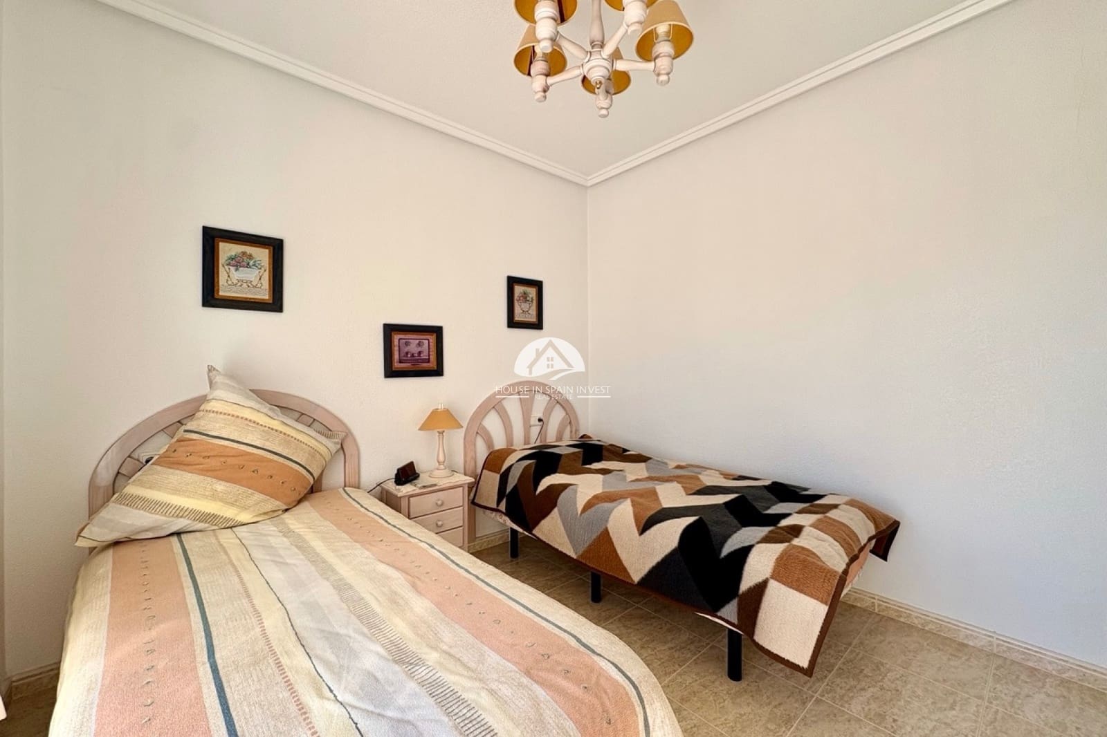 2 slaapkamer Rijtjeshuis te koop in Ciudad Quesada met zwembad - € 185.000 (Ref: 9805703)