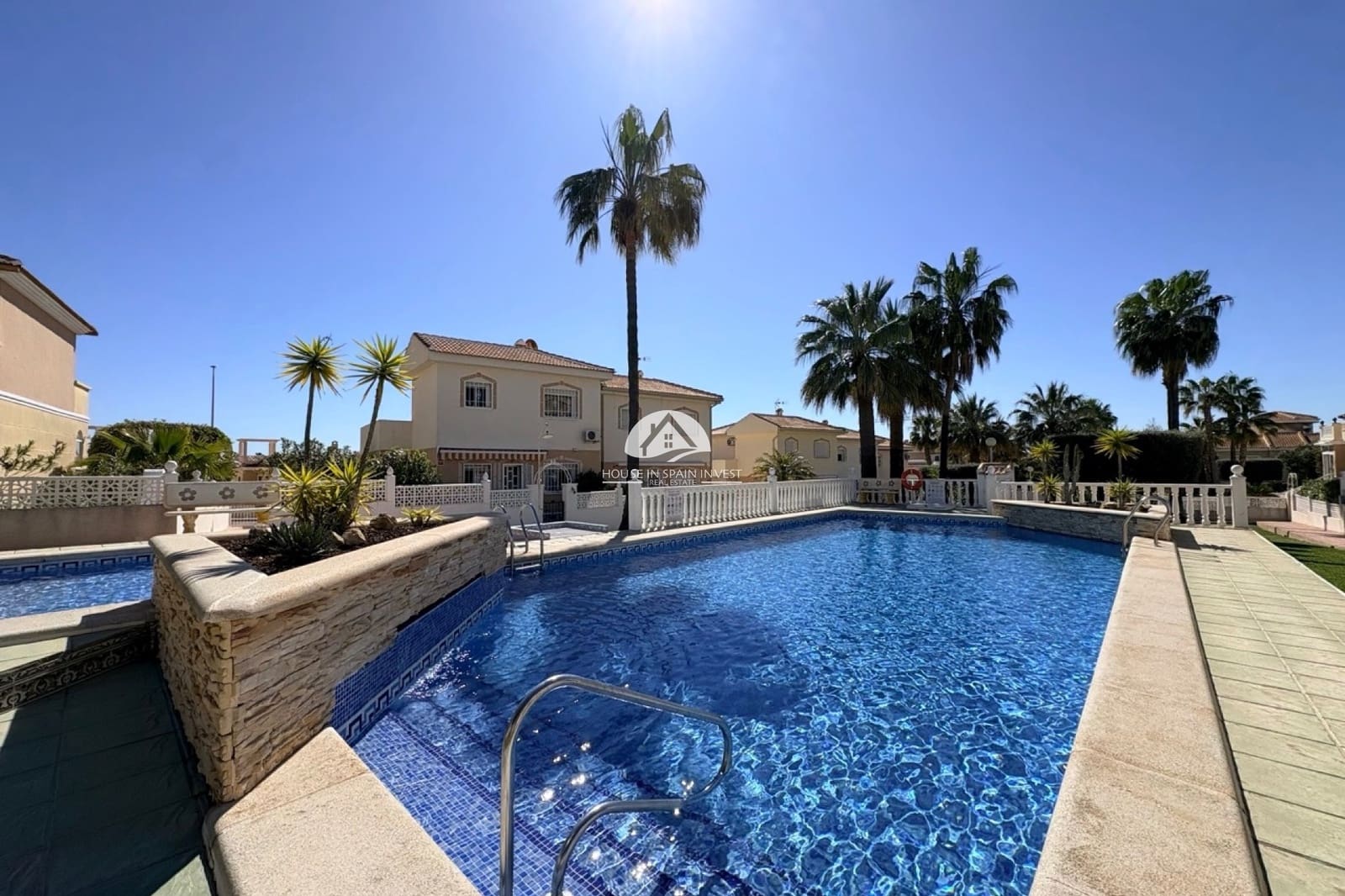 2 slaapkamer Rijtjeshuis te koop in Ciudad Quesada met zwembad - € 185.000 (Ref: 9805703)