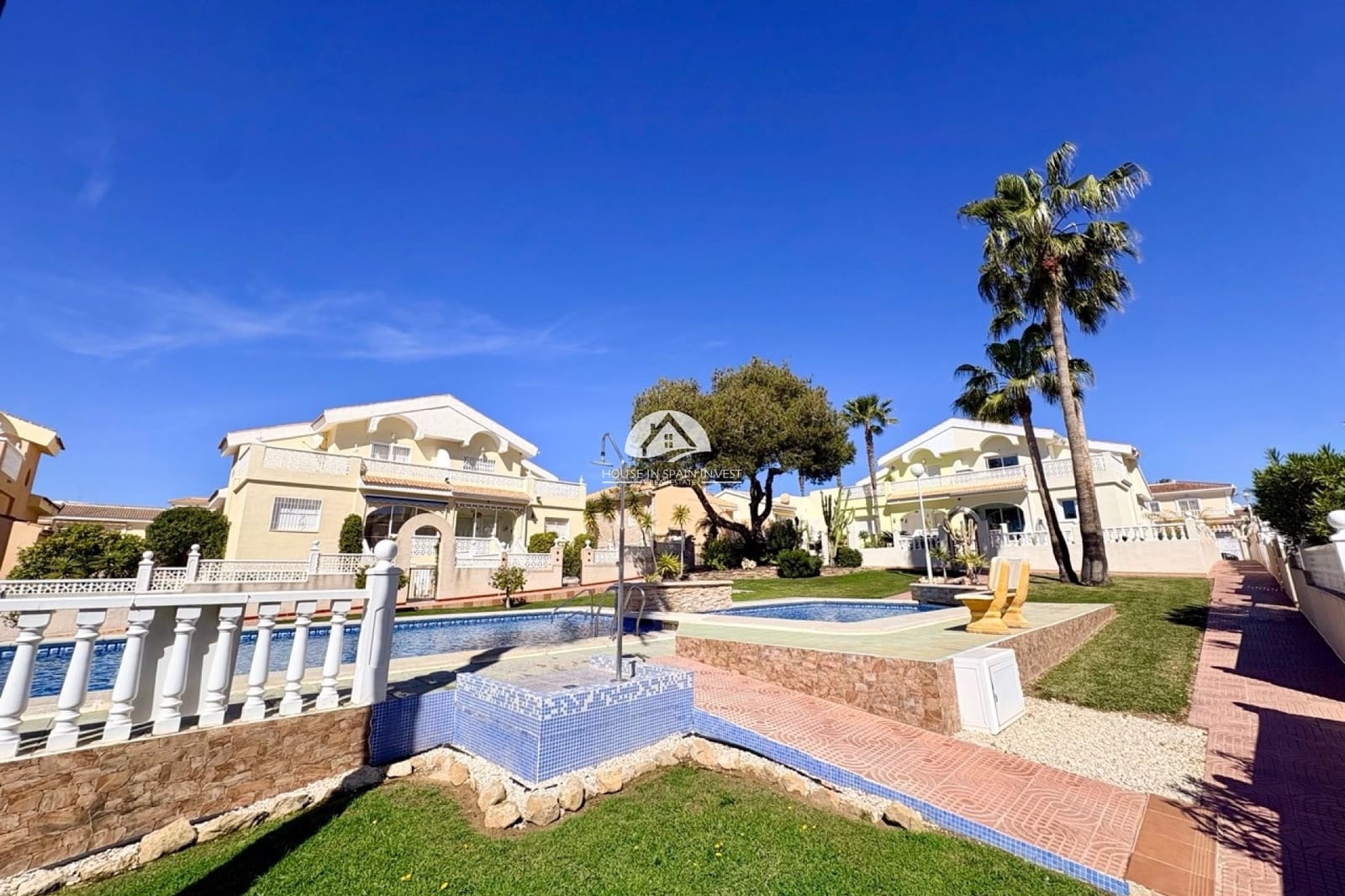 2 slaapkamer Rijtjeshuis te koop in Ciudad Quesada met zwembad - € 185.000 (Ref: 9805703)