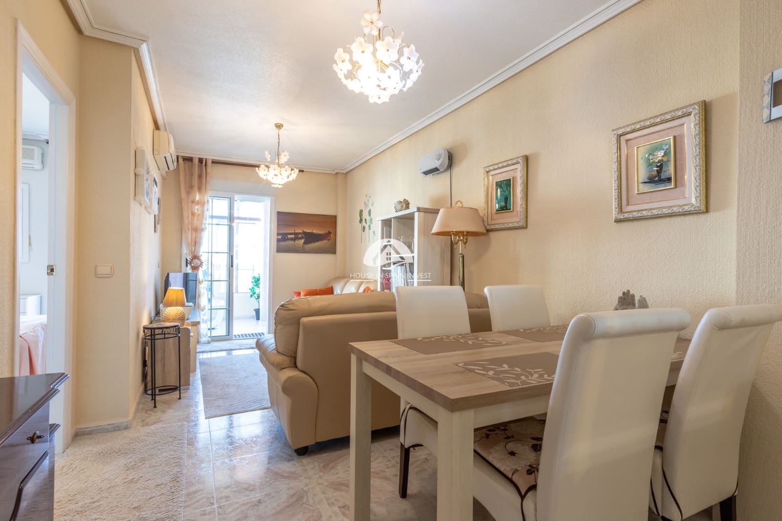 Apartamento de 2 habitaciones en Torrevieja en venta con piscina - 145.000 € (Ref: 9805709)