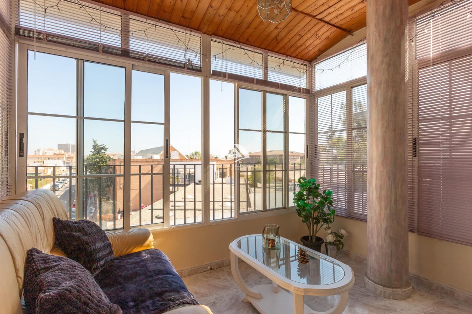 Apartamento de 2 habitaciones en Torrevieja en venta con piscina - 145.000 € (Ref: 9805709)