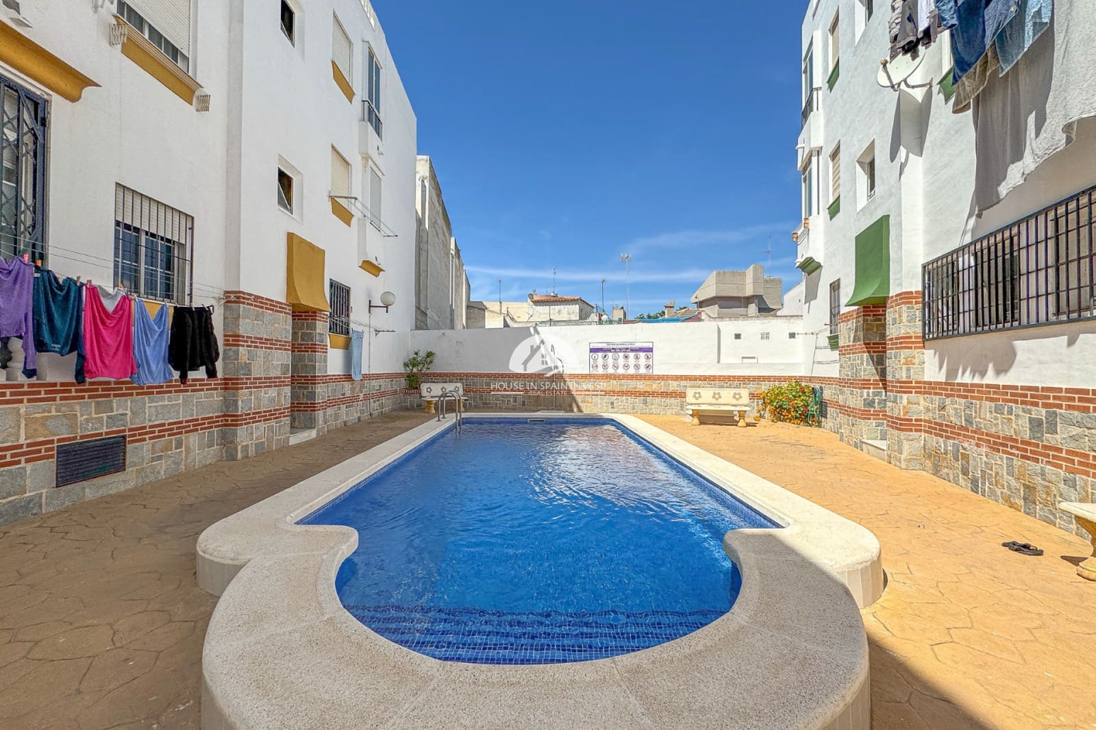 Apartamento de 2 habitaciones en Torrevieja en venta con piscina - 145.000 € (Ref: 9805709)