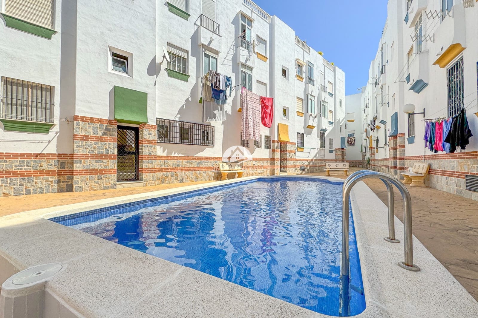 Apartamento de 2 habitaciones en Torrevieja en venta con piscina - 145.000 € (Ref: 9805709)