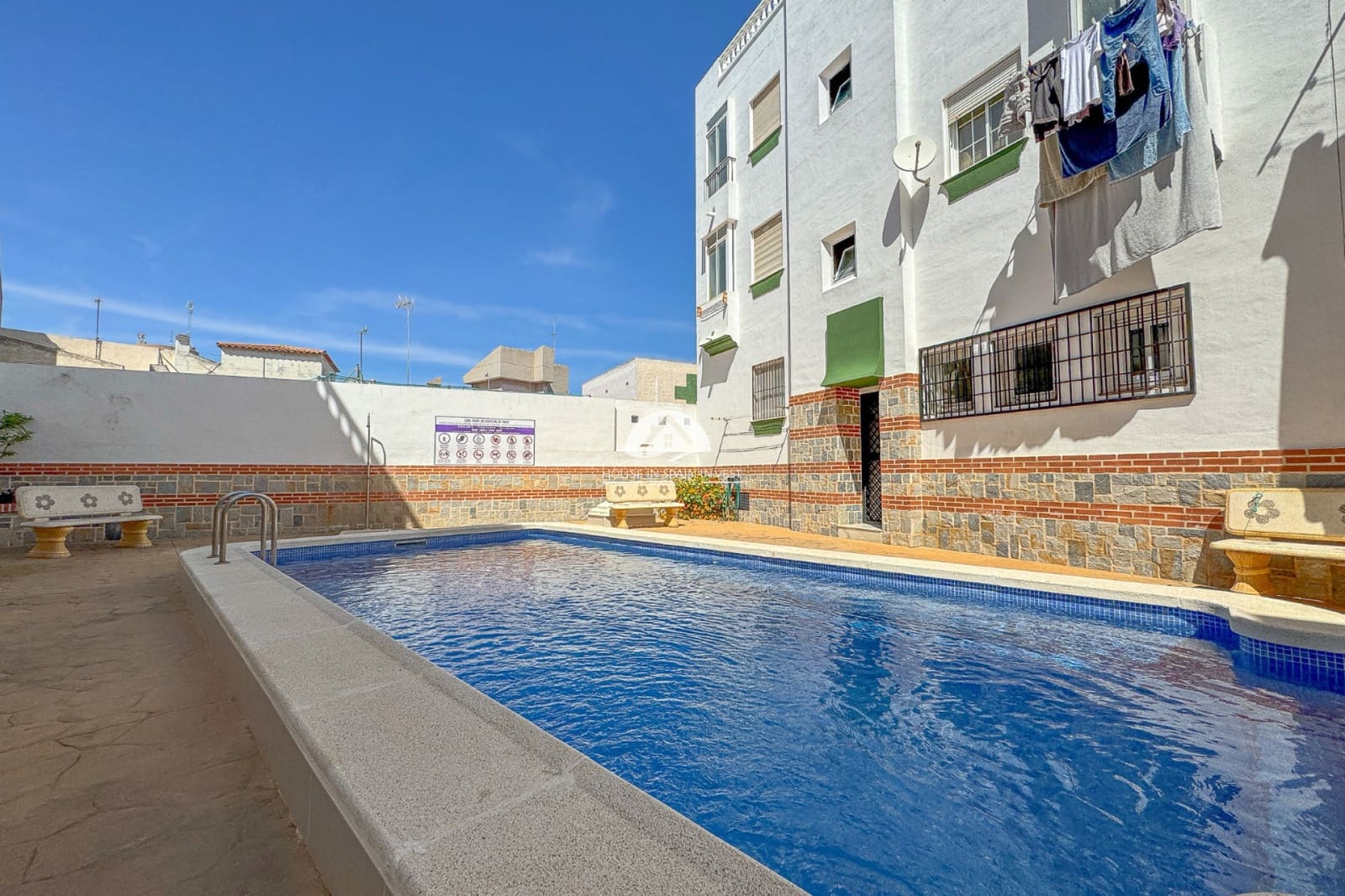 Apartamento de 2 habitaciones en Torrevieja en venta con piscina - 145.000 € (Ref: 9805709)