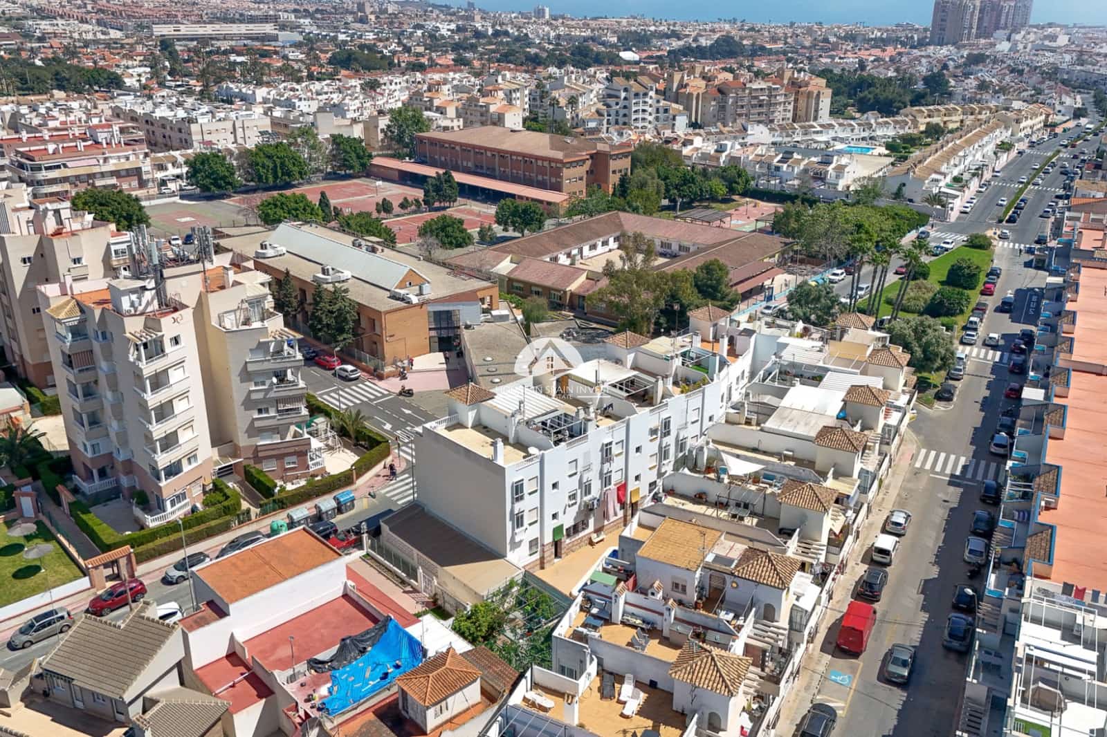 Apartamento de 2 habitaciones en Torrevieja en venta con piscina - 145.000 € (Ref: 9805709)