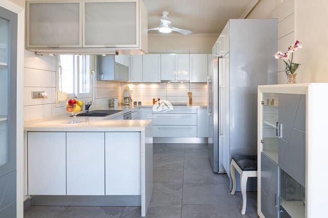 3 bedroom Villa for sale in Playa Flamenca, Orihuela with pool garage - € 585,000 (Ref: 9819221)
