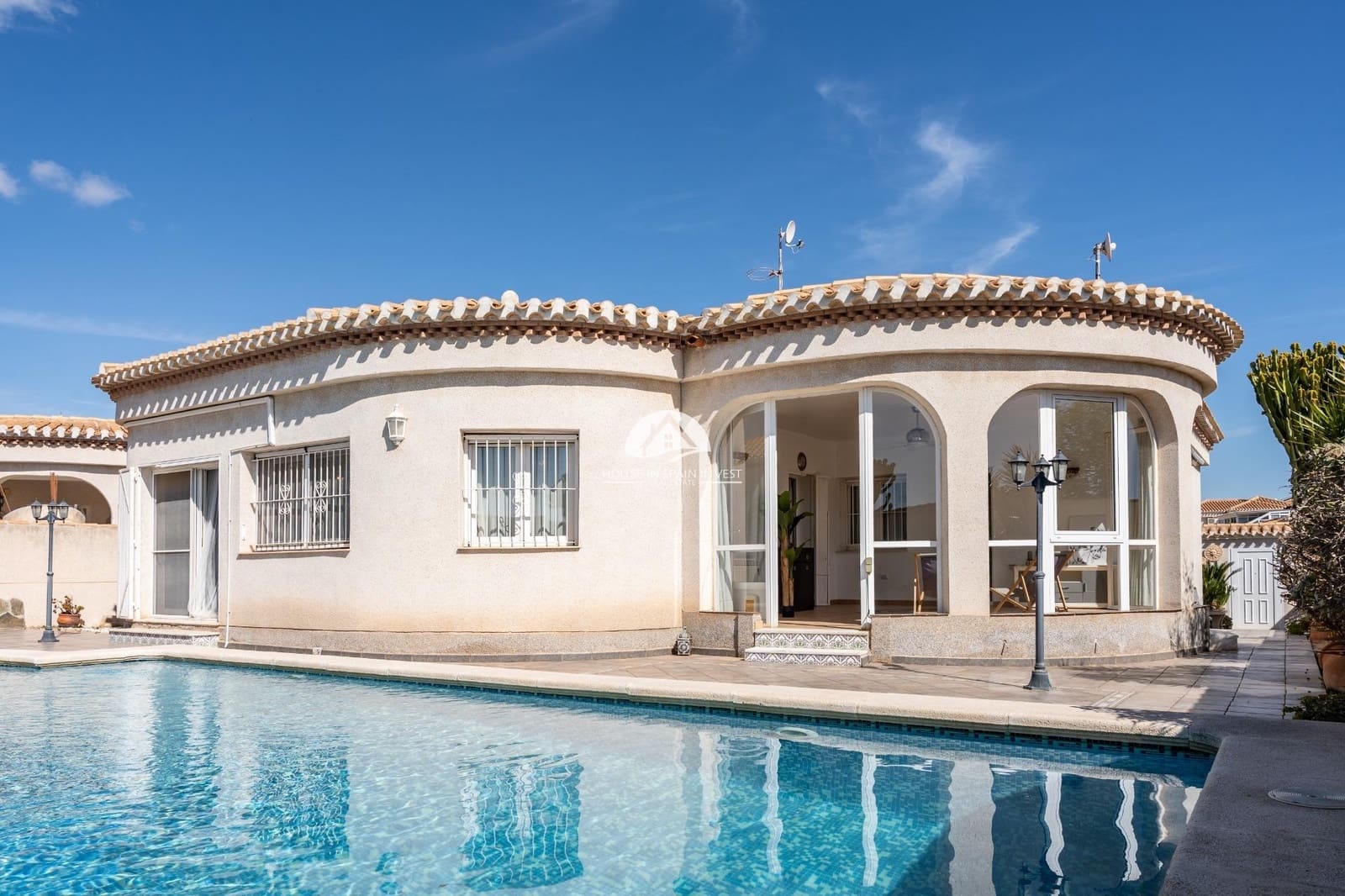 3 bedroom Villa for sale in Playa Flamenca with pool garage - € 585,000 (Ref: 9819221)