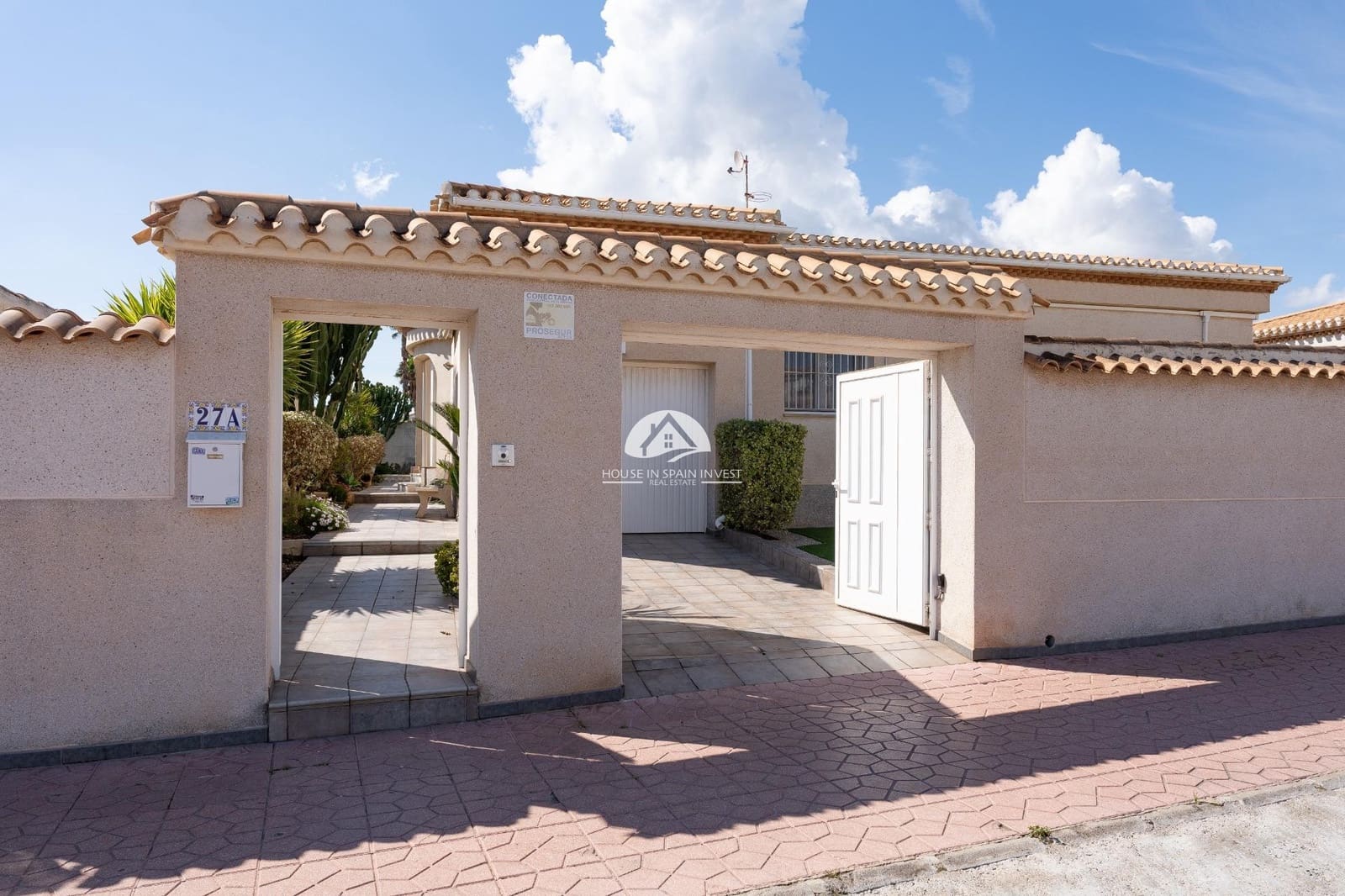 3 bedroom Villa for sale in Playa Flamenca with pool garage - € 585,000 (Ref: 9819221)
