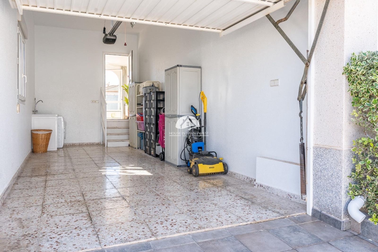 3 bedroom Villa for sale in Playa Flamenca with pool garage - € 585,000 (Ref: 9819221)